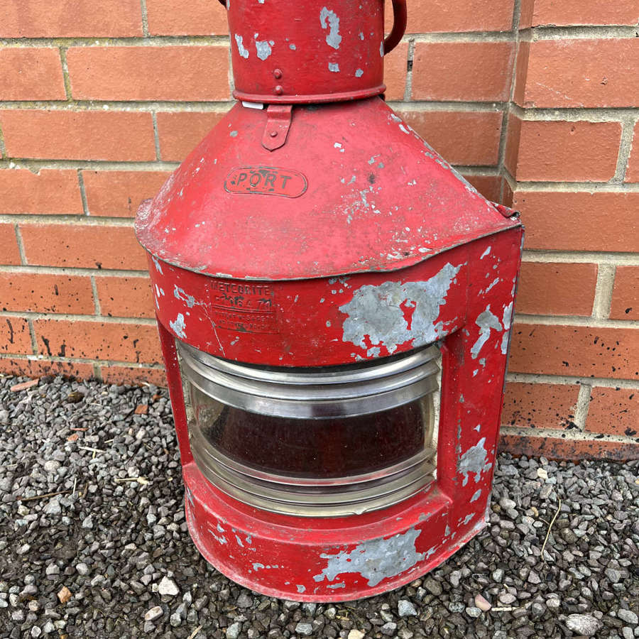 Ship&rsquo;s Port Lantern