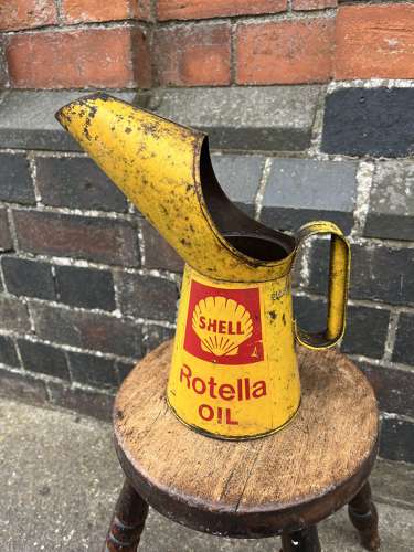 Shell Oil Pourer