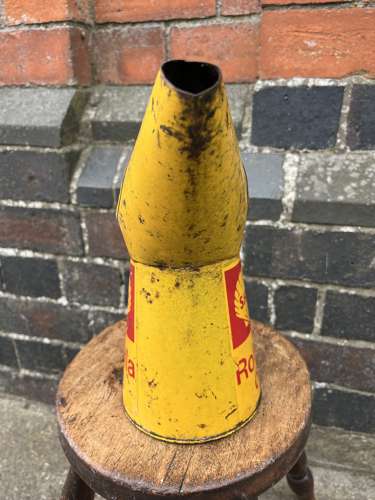 Shell Oil Pourer
