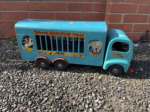 Triang Circus Van