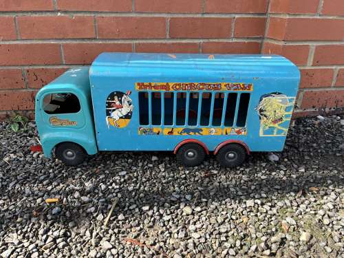 Triang Circus Van