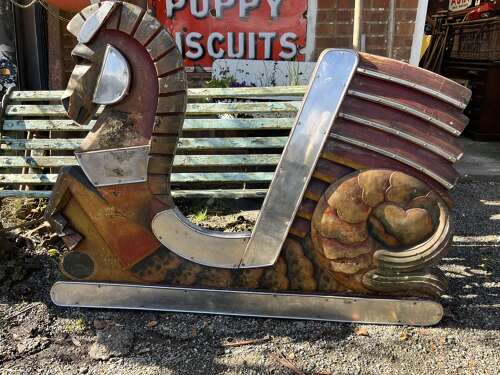 Fairground Chariot Side