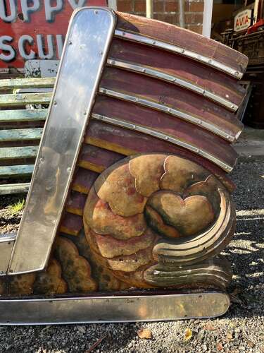 Fairground Chariot Side
