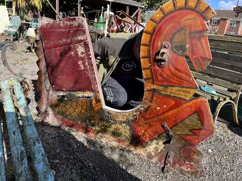 Fairground Chariot Side
