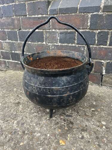 Cast iron cauldron