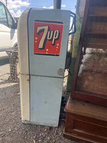 7up Drinks Dispenser