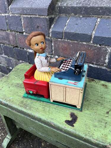 Linemar Typist
