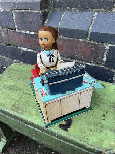 Linemar Typist
